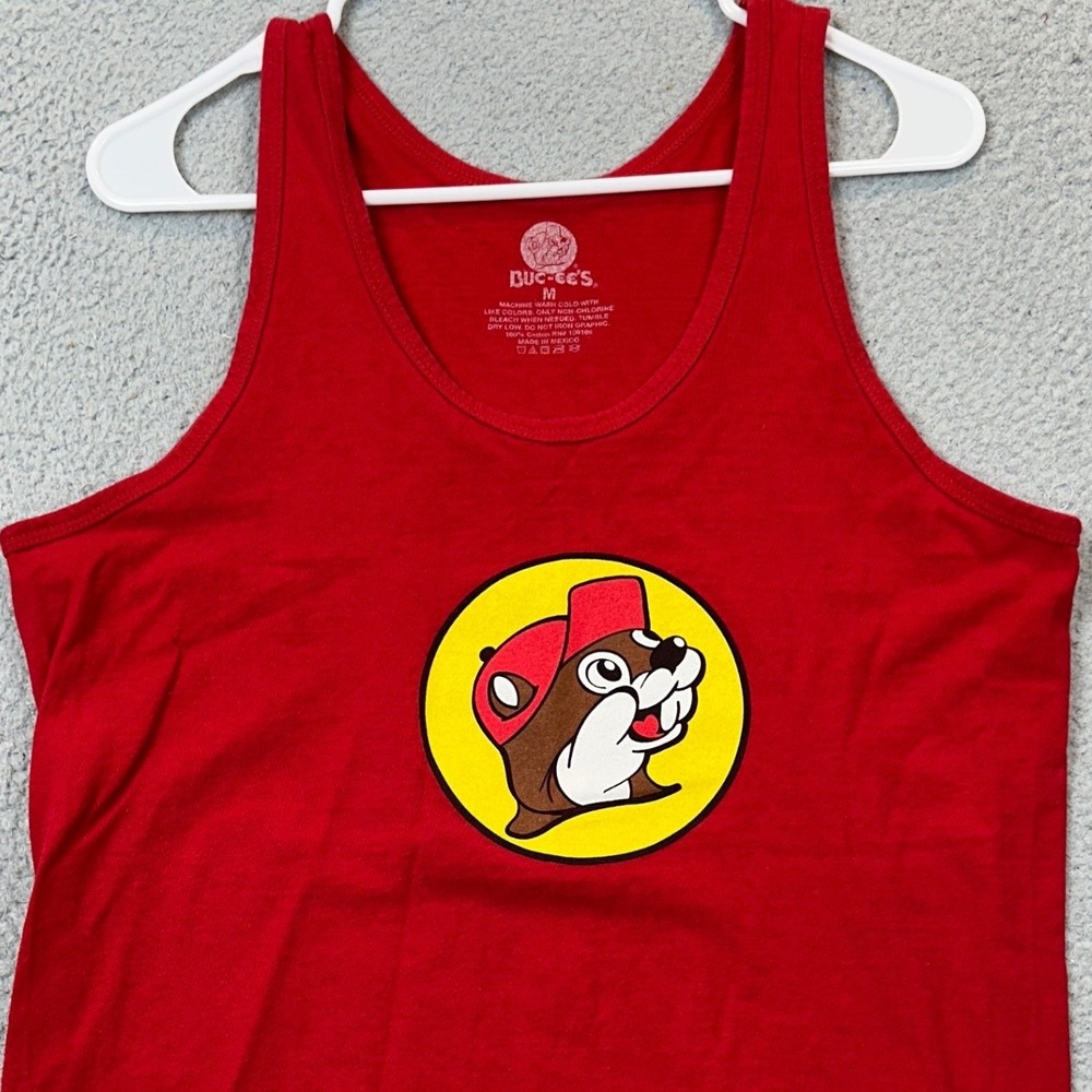Buc-ees Tank Top Shirt Mens Medium Red Graphic Beaver Logo Casual Sleeveless EUC